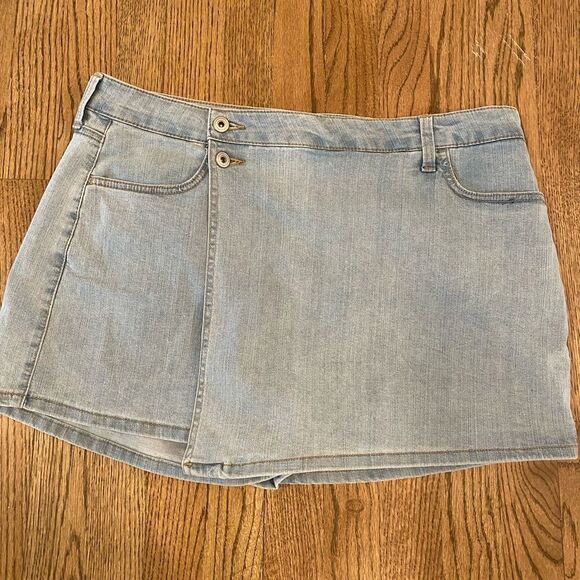 BCBGeneration Light Blue Denim Mini skirt Size XL - Picture 1 of 1